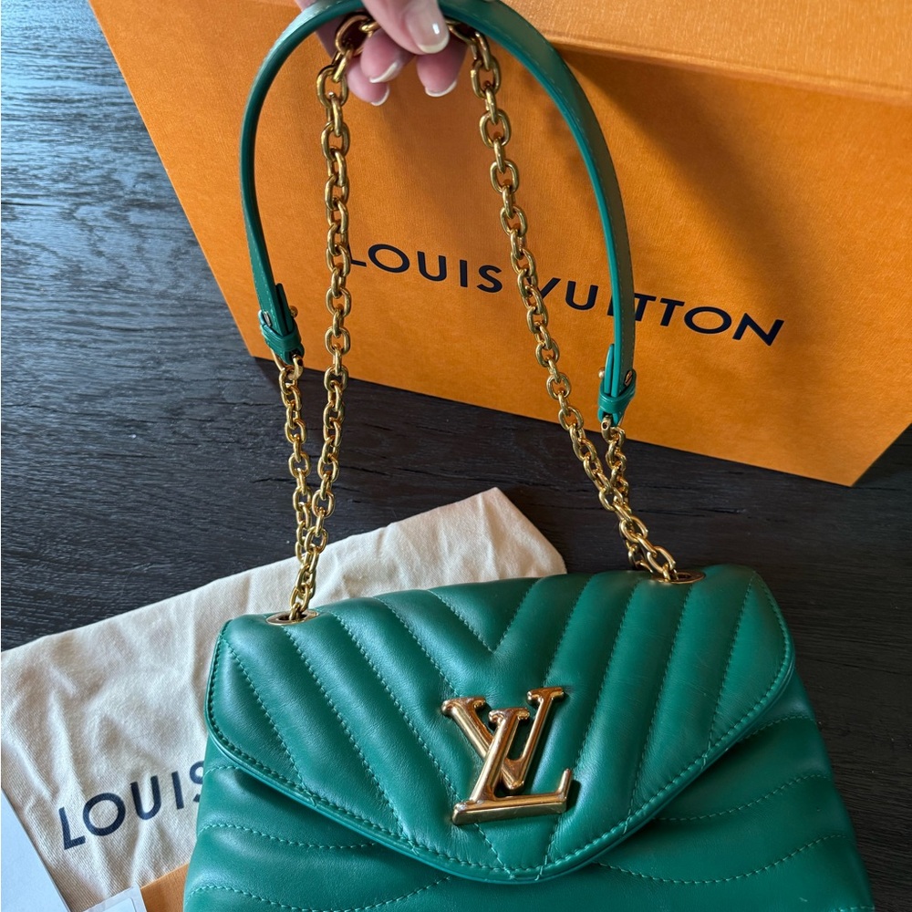 Louis Vuitton Green Calfskin New Wave Chain Bag MM in NM Emerald - Picture 3 of 10